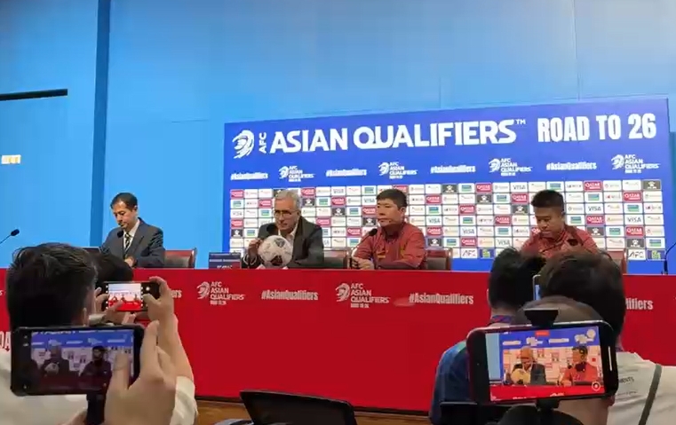 记者：发布会上伊万看上去有很强烈的倾诉欲望，这在以往并不常见